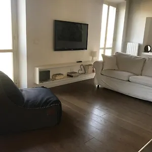 https://over-the-tiber-loft.it-romehotels.com
